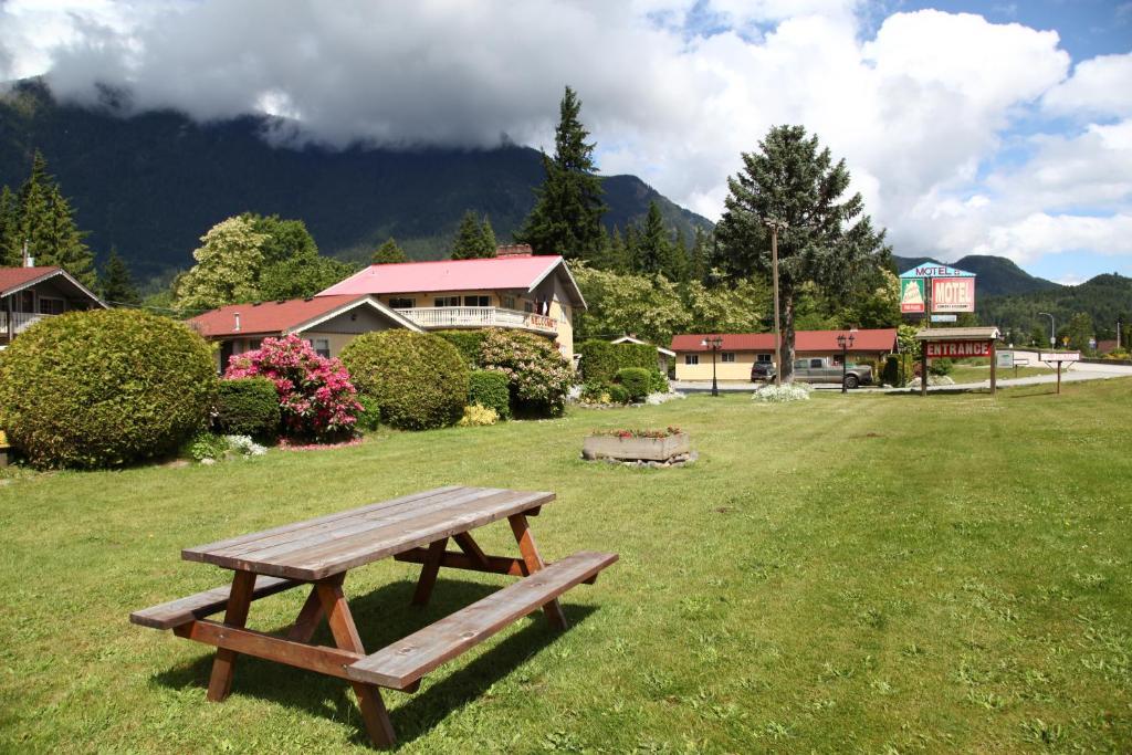 Swiss Chalets Motel Hope Ngoại thất bức ảnh