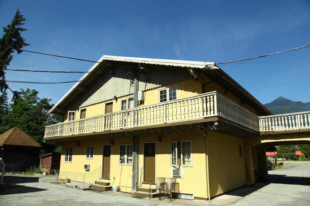 Swiss Chalets Motel Hope Ngoại thất bức ảnh