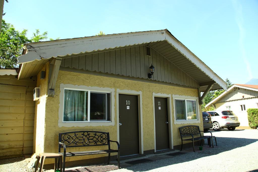 Swiss Chalets Motel Hope Ngoại thất bức ảnh